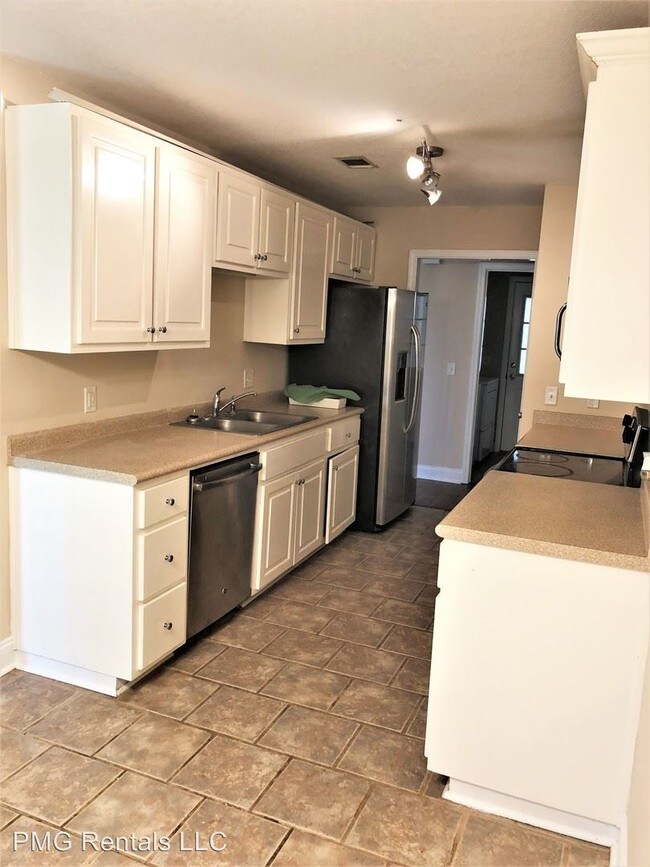Building Photo - 3 br, 2 bath Room For Rent - 105 Greentree Ct