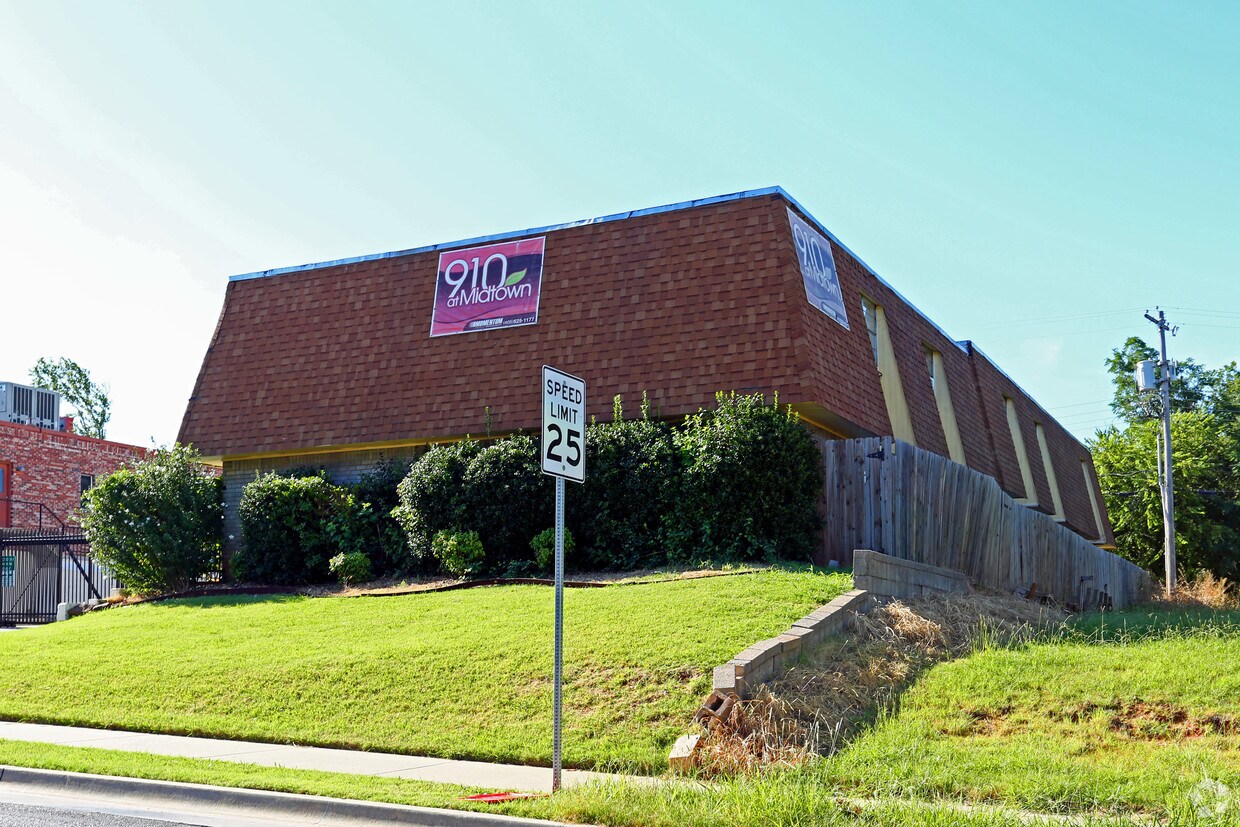 Building Photo - NW 10th St & N Classen Blvd