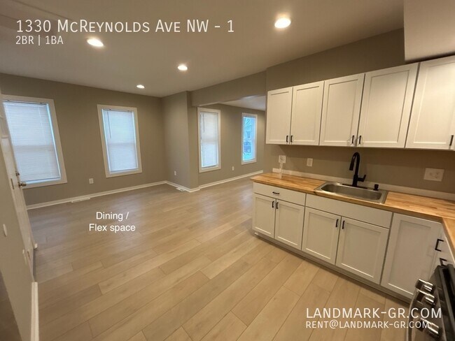 Building Photo - 2 Bedroom Grand Rapids Westside - Just upd...