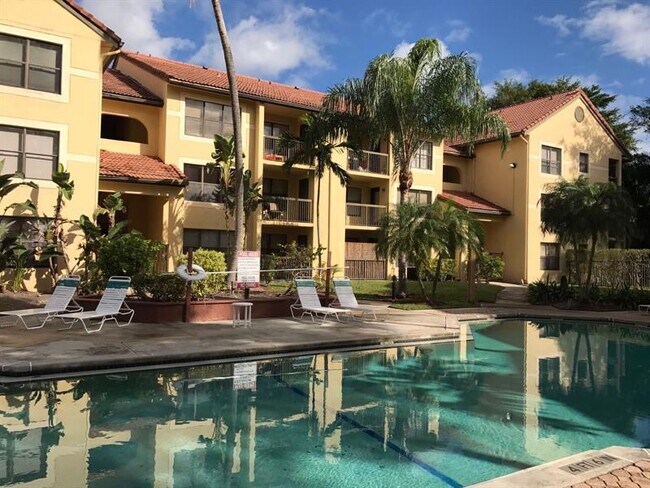 Foto del edificio - 4381 McNab W Rd