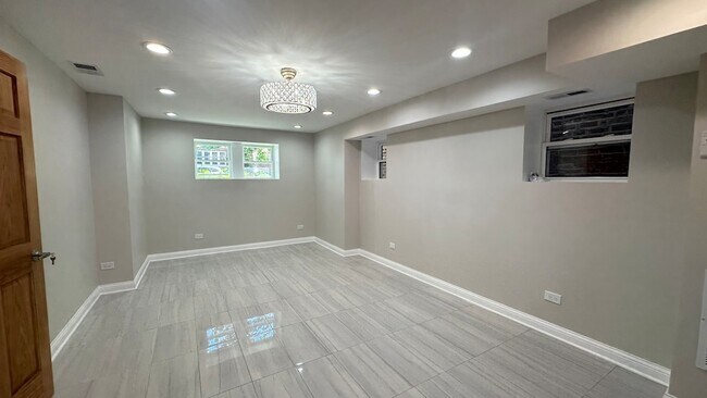 Foto del edificio - 5224 N Bernard St