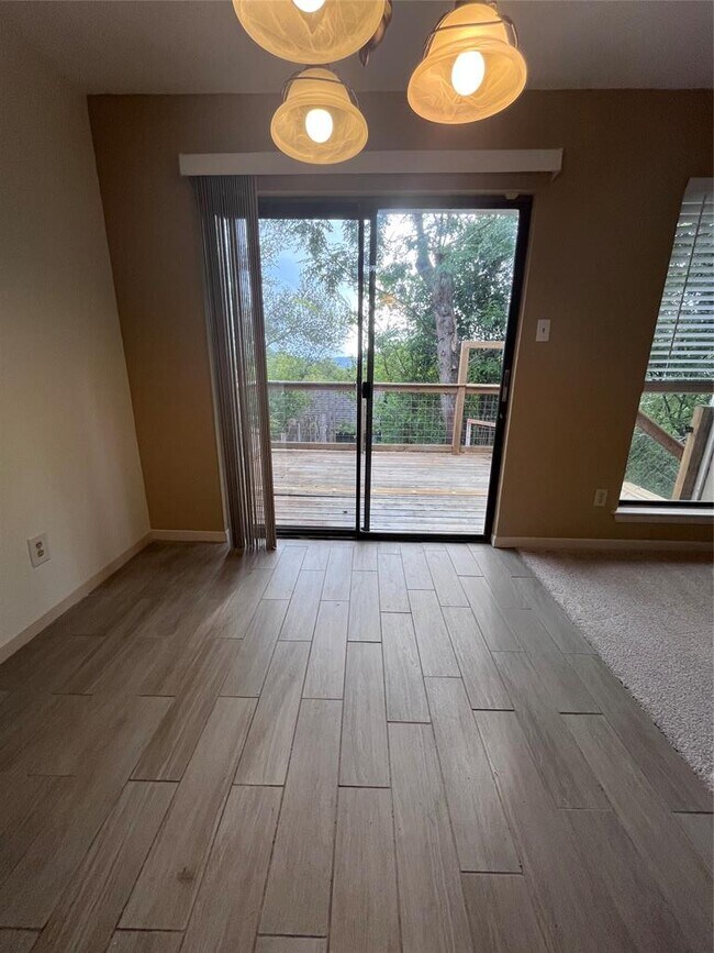 Foto del edificio - 6490 Hart Ln