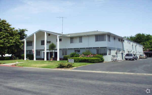 Balmoral Arms Apartments - Sunset Crossing