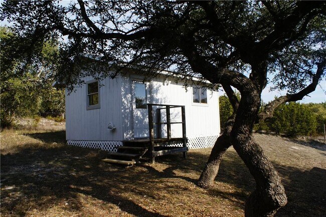 Building Photo - 909 Springlake Dr