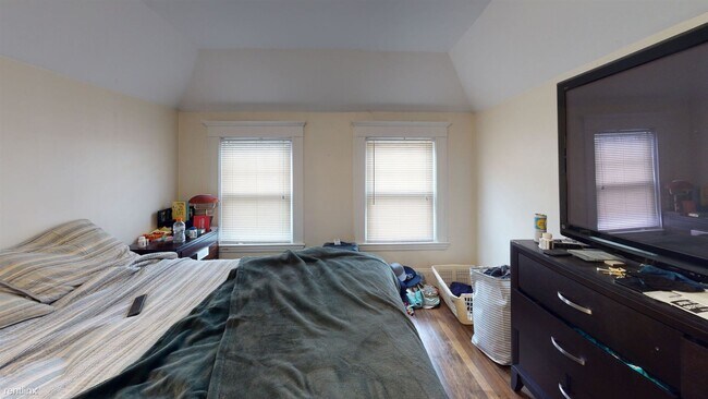 Foto del edificio - 4 br, 2 bath House - 34 Brooksdale Rd