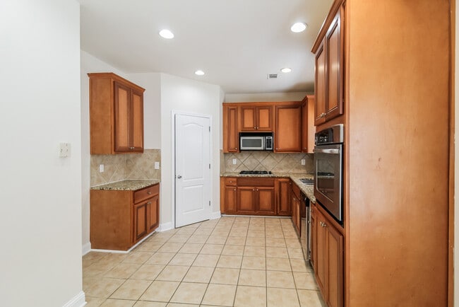 Building Photo - 3951 Lucas Ln