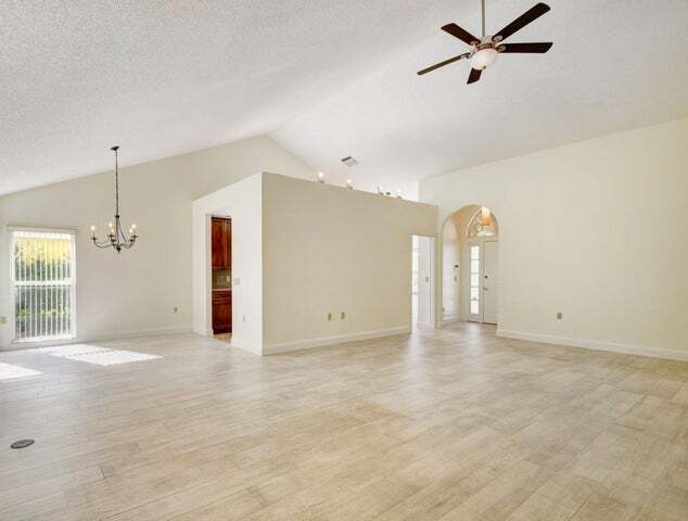 Building Photo - 2380 Saratoga Bay Dr