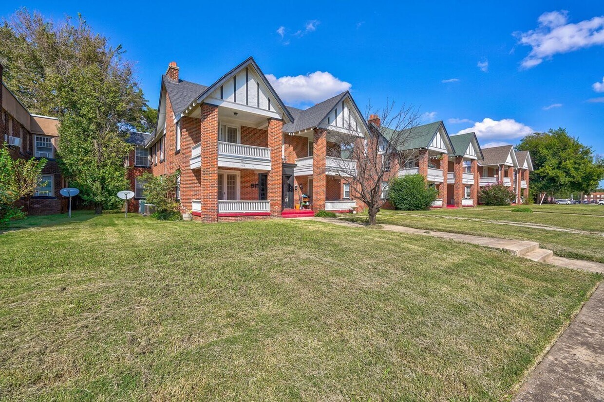Primary Photo - Charming and Spacious 1 Bedroom Brownstone...