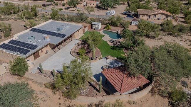 Building Photo - 4 Bedrooms, 3 Bathrooms