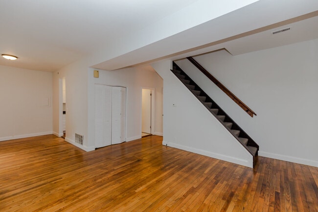 Building Photo - 1251 W Belden Ave
