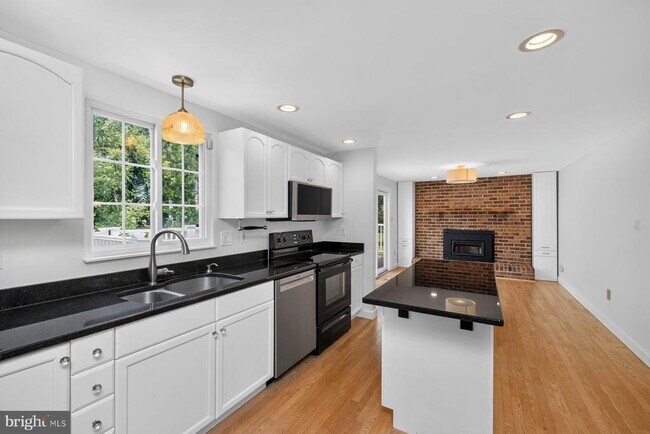 Foto del edificio - 4009 Shallow Brook Ln