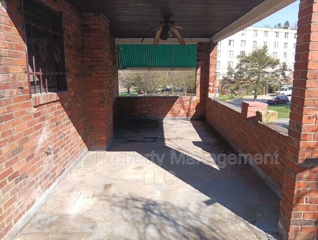 Foto del edificio - 8614 Bricelyn St