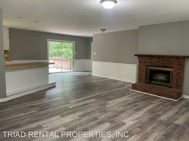 Building Photo - 3 br, 2 bath House - 950 NORTHSHORE DR