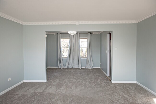 Building Photo - 718 Stratford Ln