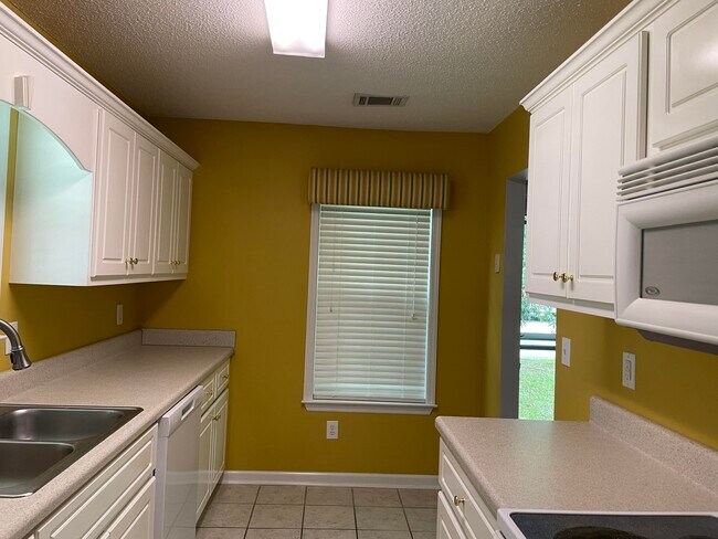 Foto del edificio - 1315 Triple Tree Ln SW