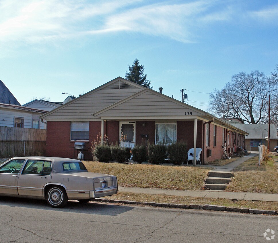 Primary Photo - 135 Jay St