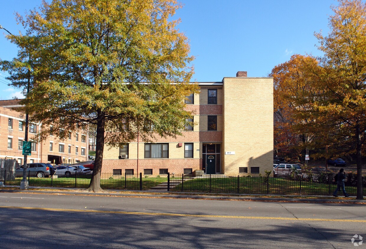 Foto del edificio - 3812 S Capitol St SE