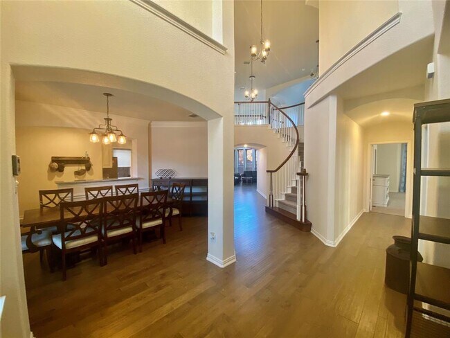 Building Photo - 9008 Thompson Dr