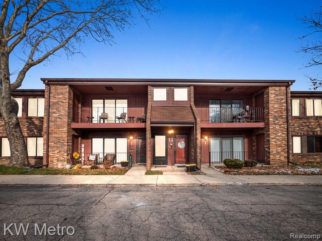 23823 VillageHouse Dr S Unit 6B, Southfield, MI 48033 Room for Rent