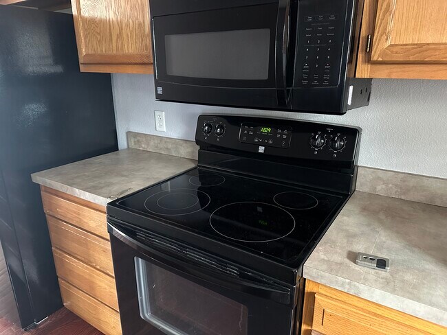 Foto del edificio - 5503 SW Chapella St