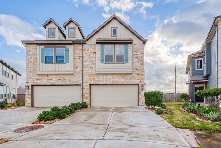 Foto principal - 8700 Laurel Crest Dr