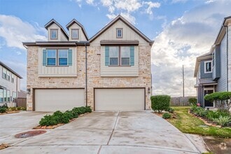 Building Photo - 8700 Laurel Crest Dr