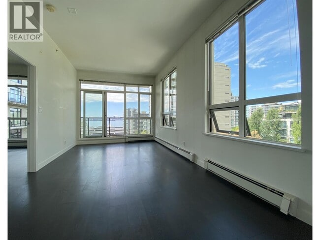 Building Photo - 105 2nd St W