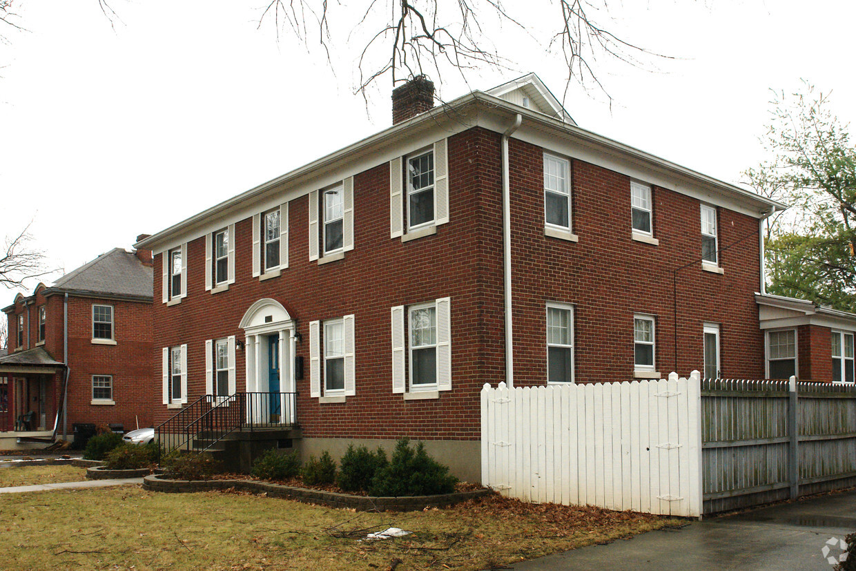 Building Photo - 134 Wiltshire Ave