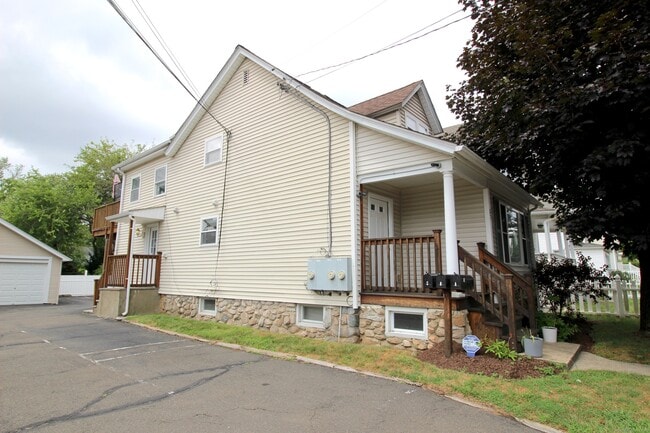 Building Photo - 67 Scofield Ave