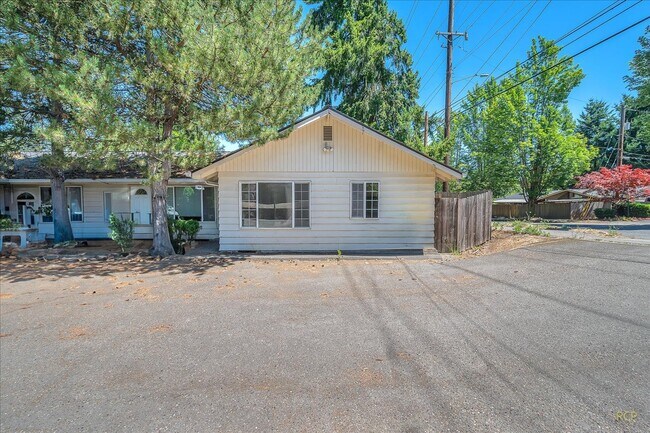 Photo - 12975 SW Allen Blvd (Beaverton, OR) Apartment
