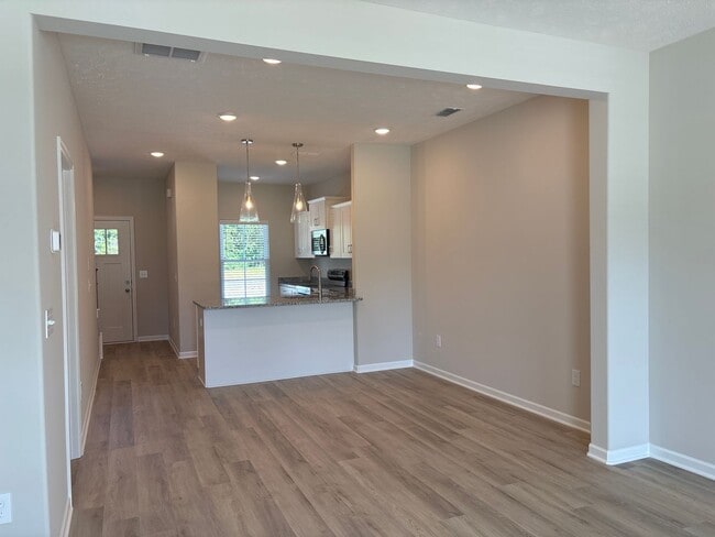 Building Photo - BRAND NEW 4 Bed 3 Bath Townhome Near The H...