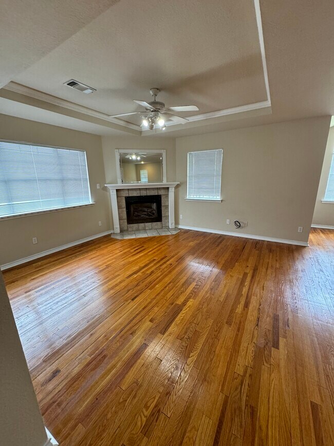 Living Room - 5214 Green Ave