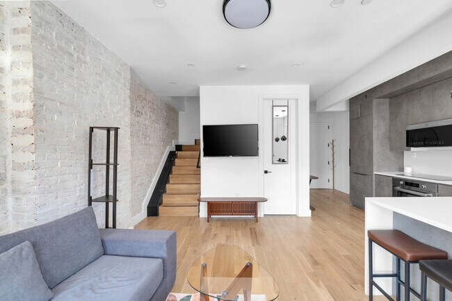 Foto del edificio - 217 Schaefer St