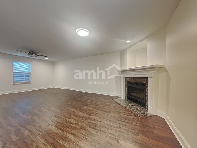 Foto del edificio - 4818 Ivy Rose Dr