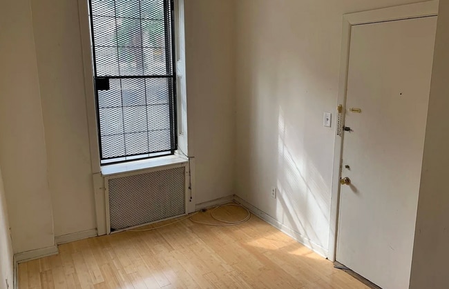 Building Photo - 313 S 18th St