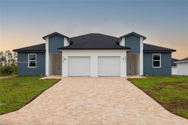 Building Photo - 8448 Dinnano St