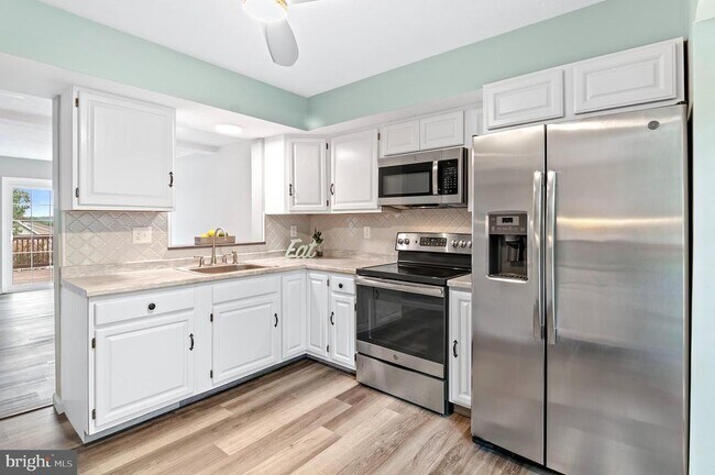 Foto del edificio - 689 Clearview Ave