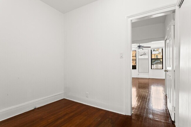 Building Photo - 1319 3rd Ave