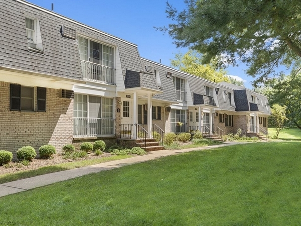 Foto del edificio - Village on the Green Apartments