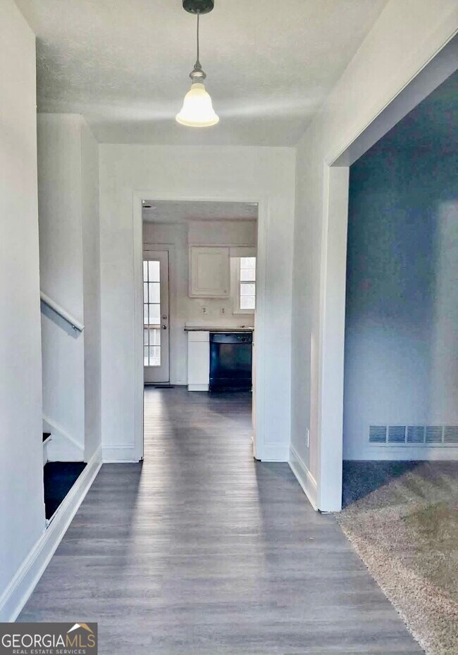 Building Photo - 975 Daisy Ct NW