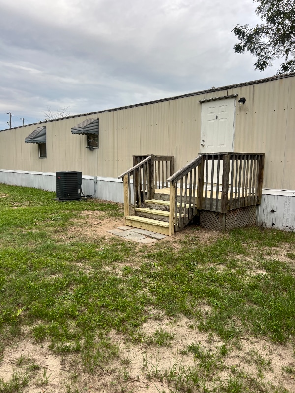 Building Photo - 1805 Gilbert Dr