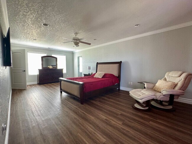 Foto del edificio - 130 Ridge Dr