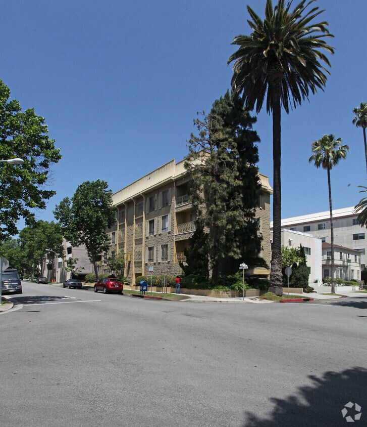 Foto del edificio - 9201 Charleville Blvd