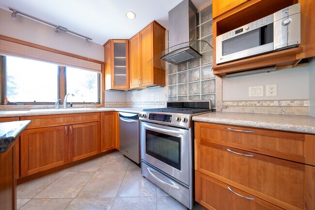 Foto del edificio - 230 3rd Ave NE