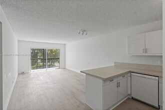 Building Photo - 8005 Lake Dr