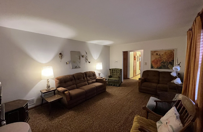 Foto del edificio - 455 W Maple Ave
