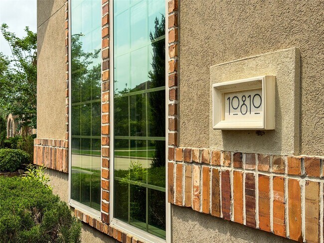 Foto del edificio - 10810 Poolman Pl