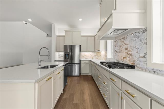 Foto del edificio - 15668 Gladeside Ave