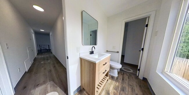 Building Photo - Affordable 5-Bedroom Student Home Near Campus!