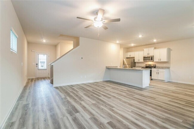 Building Photo - 631 Mackenzie Cv